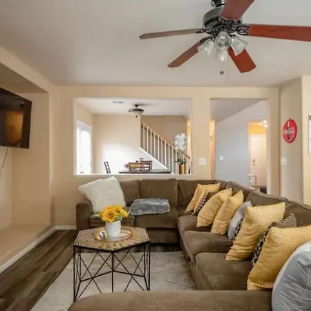Gorgeous 4 Bedroom House W/ Private Pool